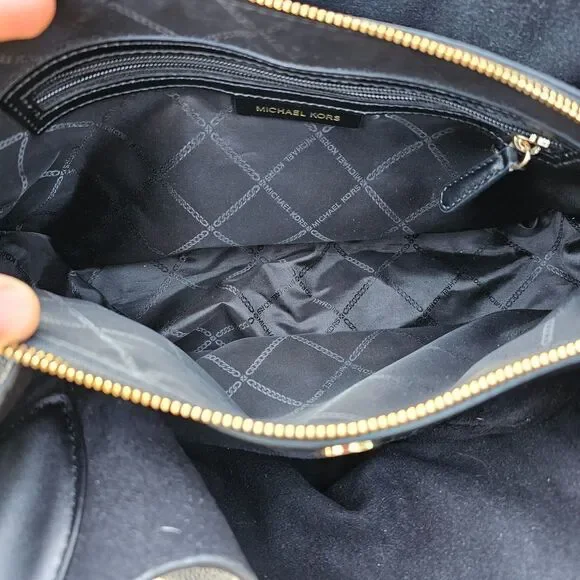 Michael Kors Kelsey Black Pebbled Leather Shoulder Bag, Pre-owned - Picture 10 of 10